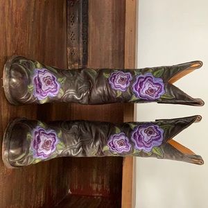 Old gringo Marsha purple flowers